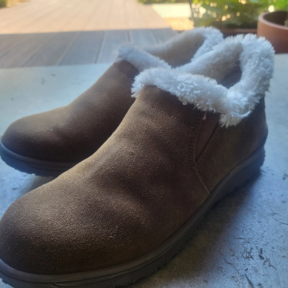 Brown Suede Women's Minnetonka Boots with Faux Fur Lining Size 8 - Picture 6 of 7